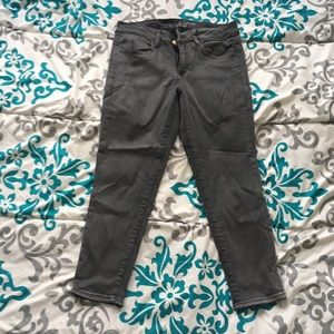 Gray jegging capris